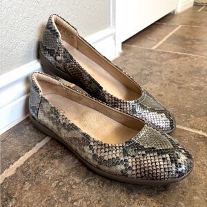 Naturalizer Metallic Faux Snakeskin Flats, Size 8.5